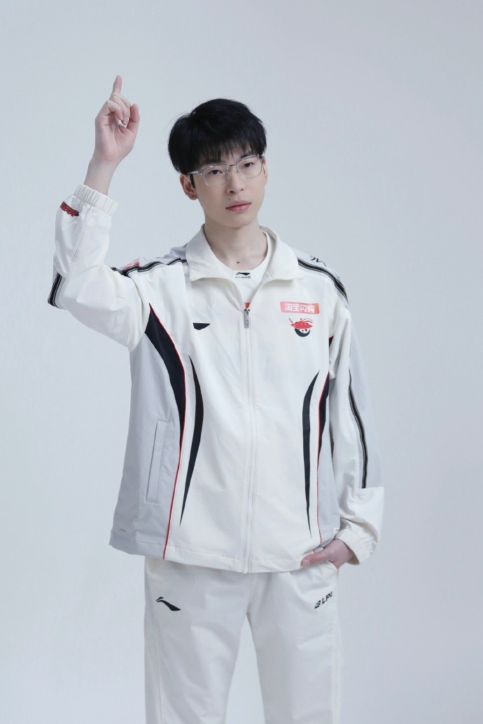 AL发布选手日常返图：定妆照拍摄花絮太suai了呀